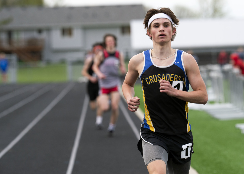 Erickson runs away with JWP mile, 800
