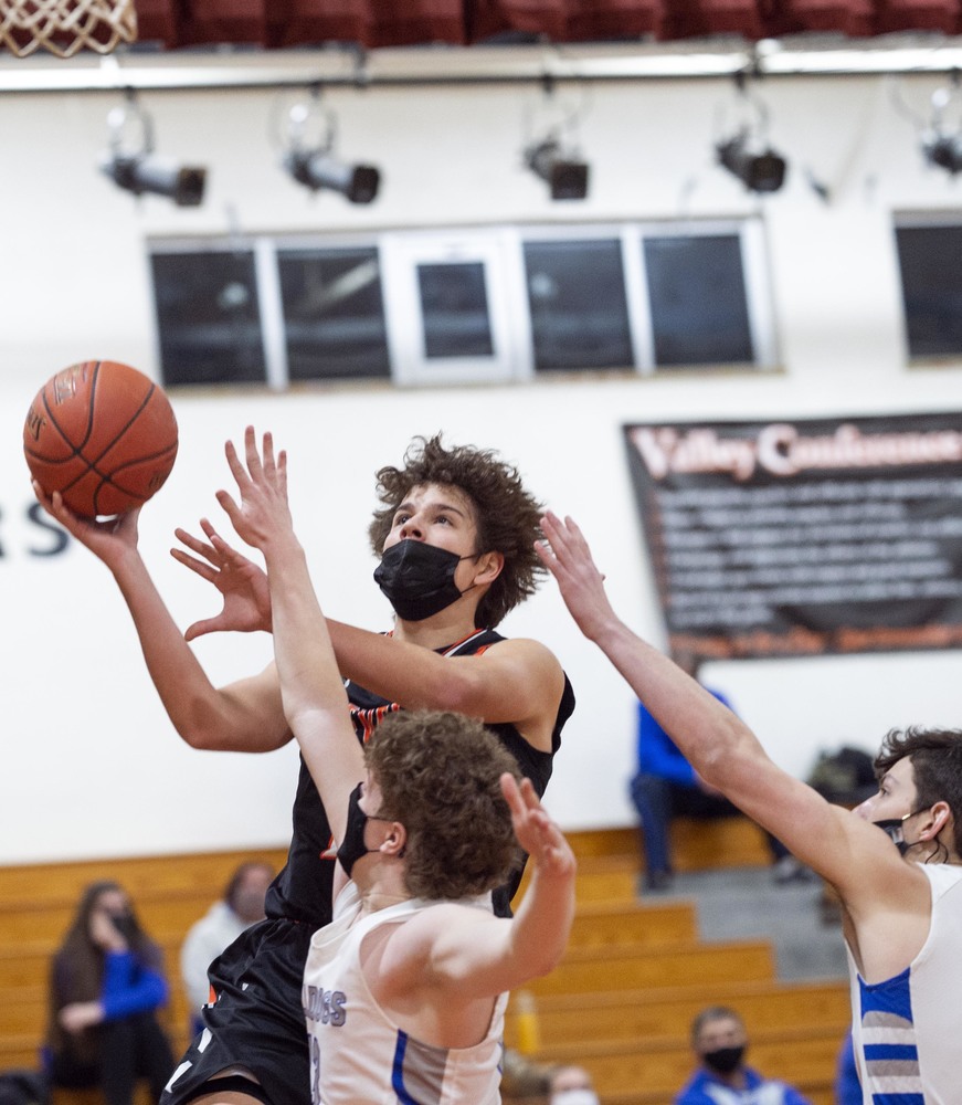 Lucas Walechka on the layup